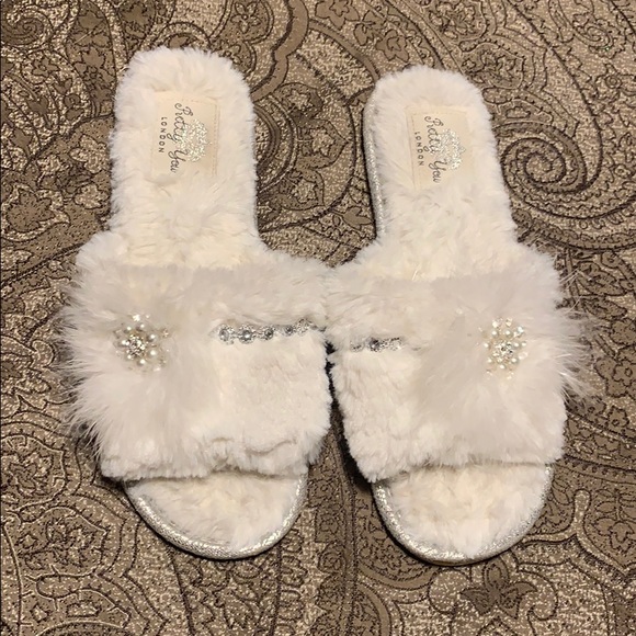 fluffy bridal slippers